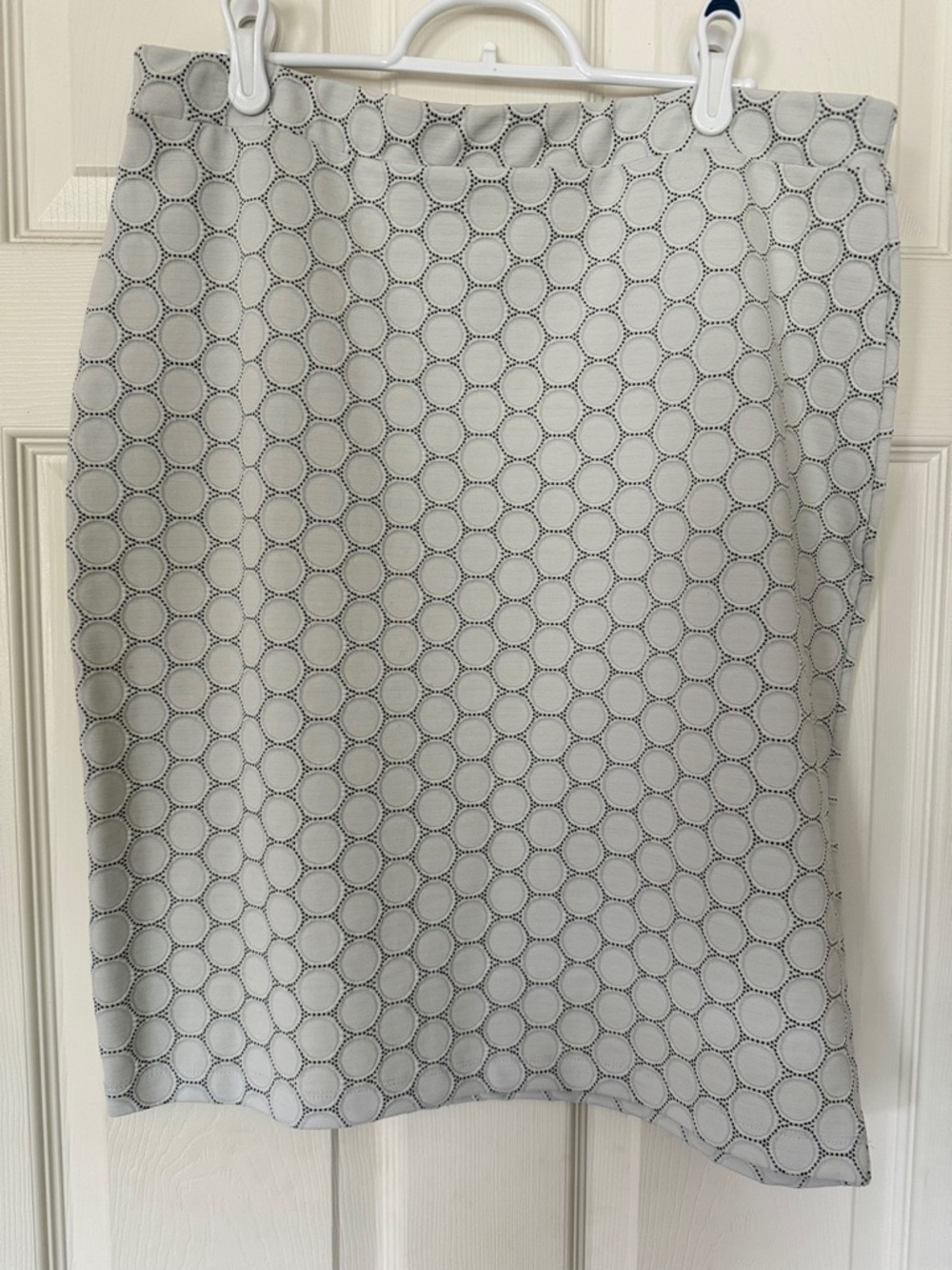 Leota White Pencil Skirt with Gray Geo Circle Pattern